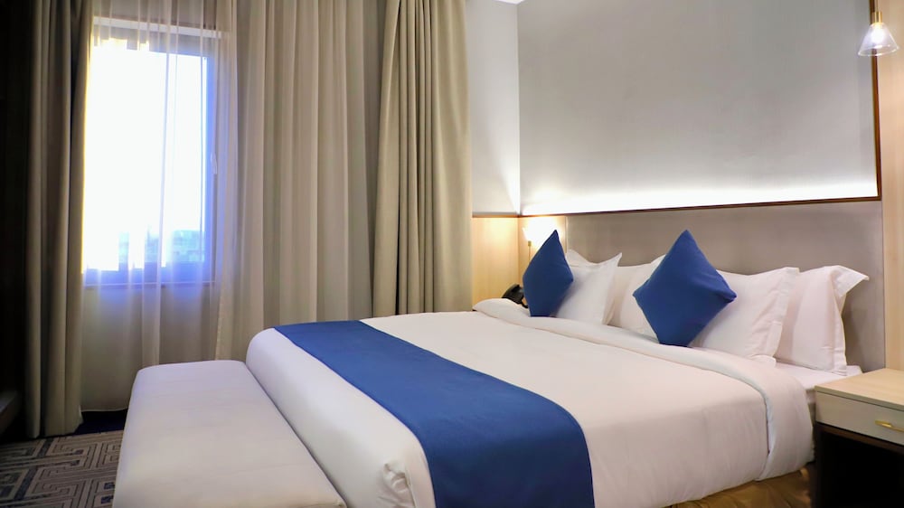 JUNIOR SUITE