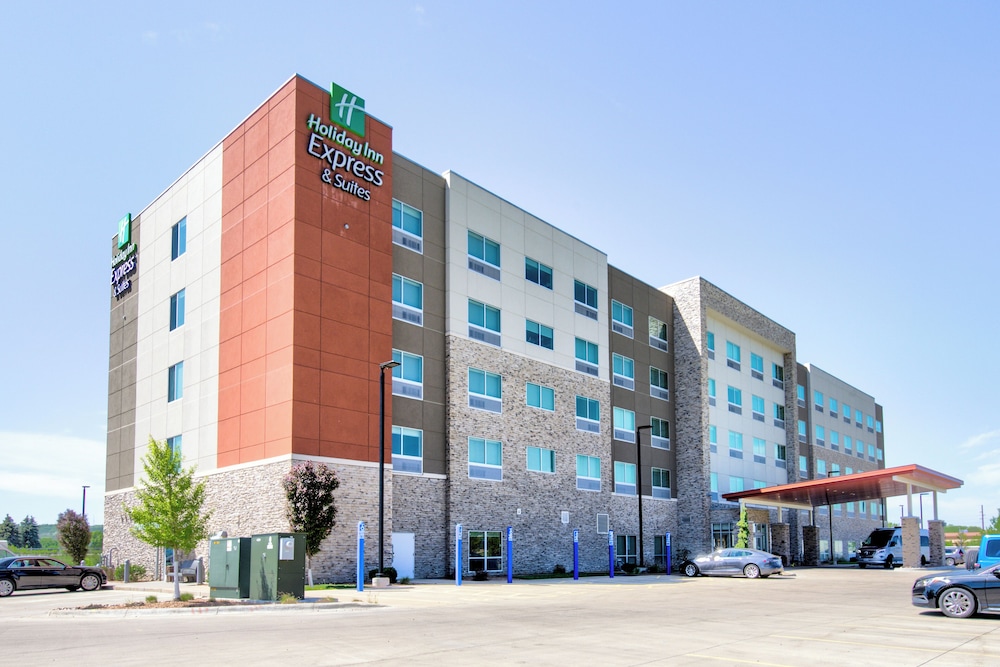Holiday Inn Express and Suites Onalaska - La Crosse Area 5/71