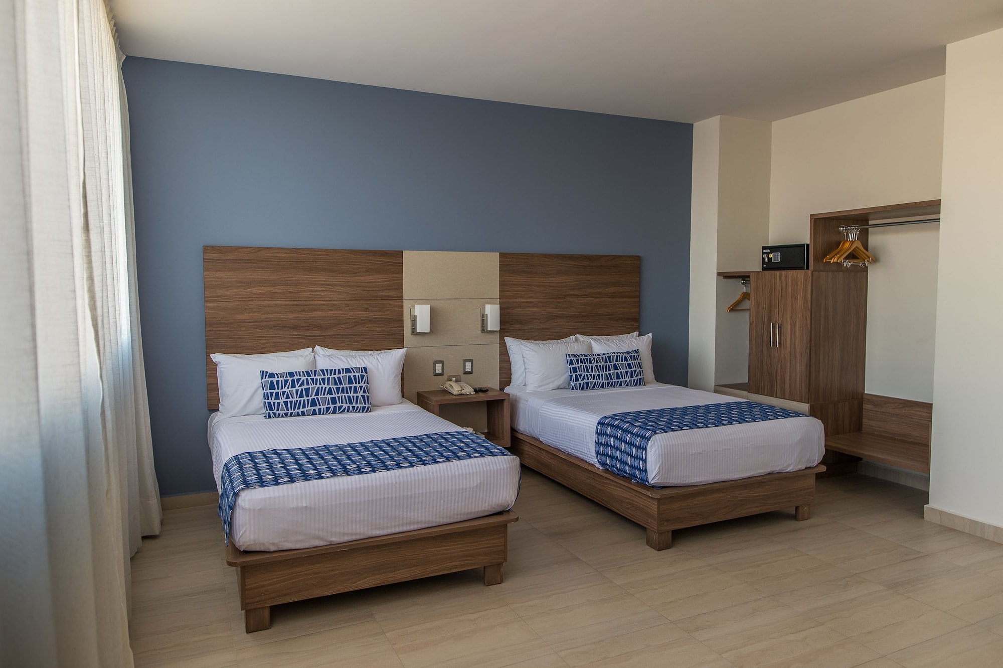 STANDARD, 2 DOUBLE BEDS, CITY VIEW