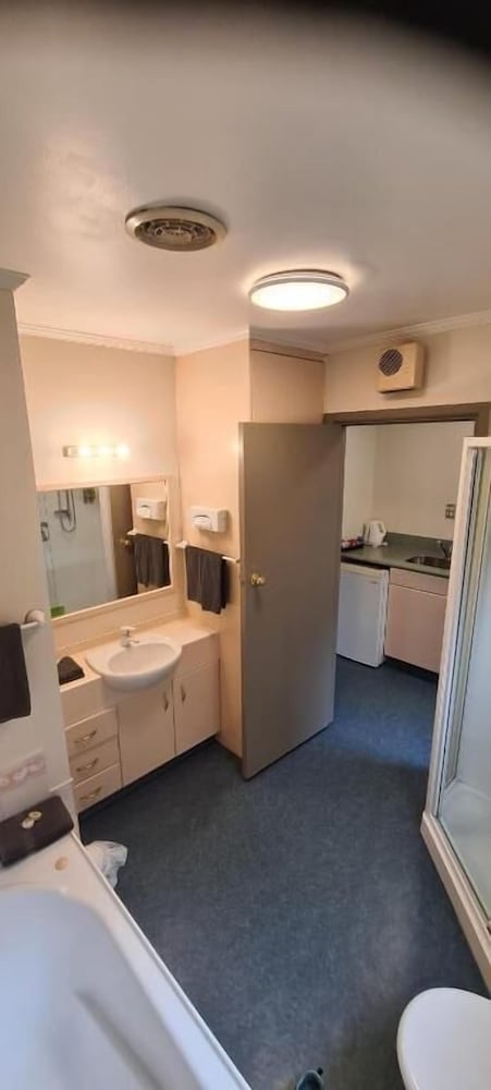 Parklands Motor Lodge 64/65