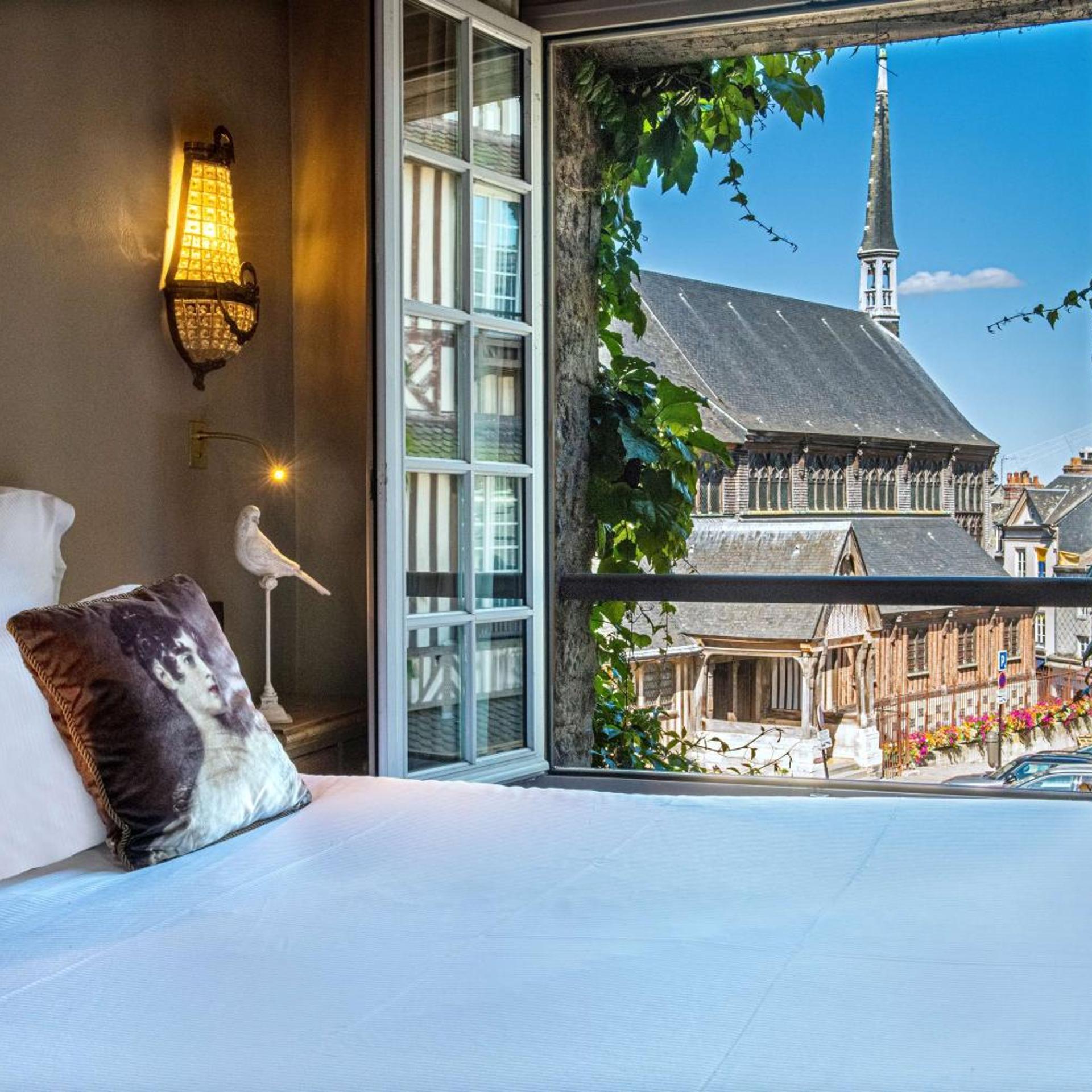 Suite, Church View