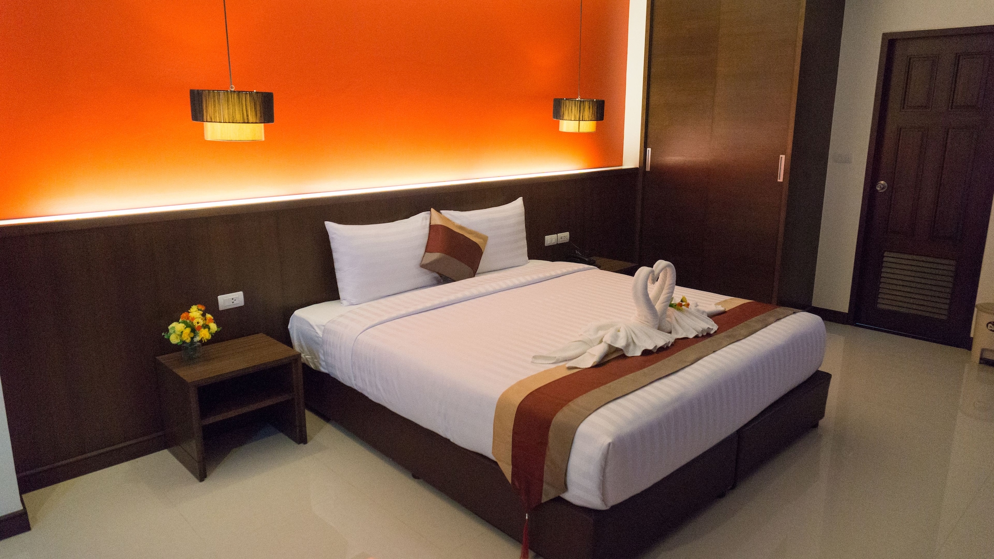 DELUXE, DOUBLE BED
