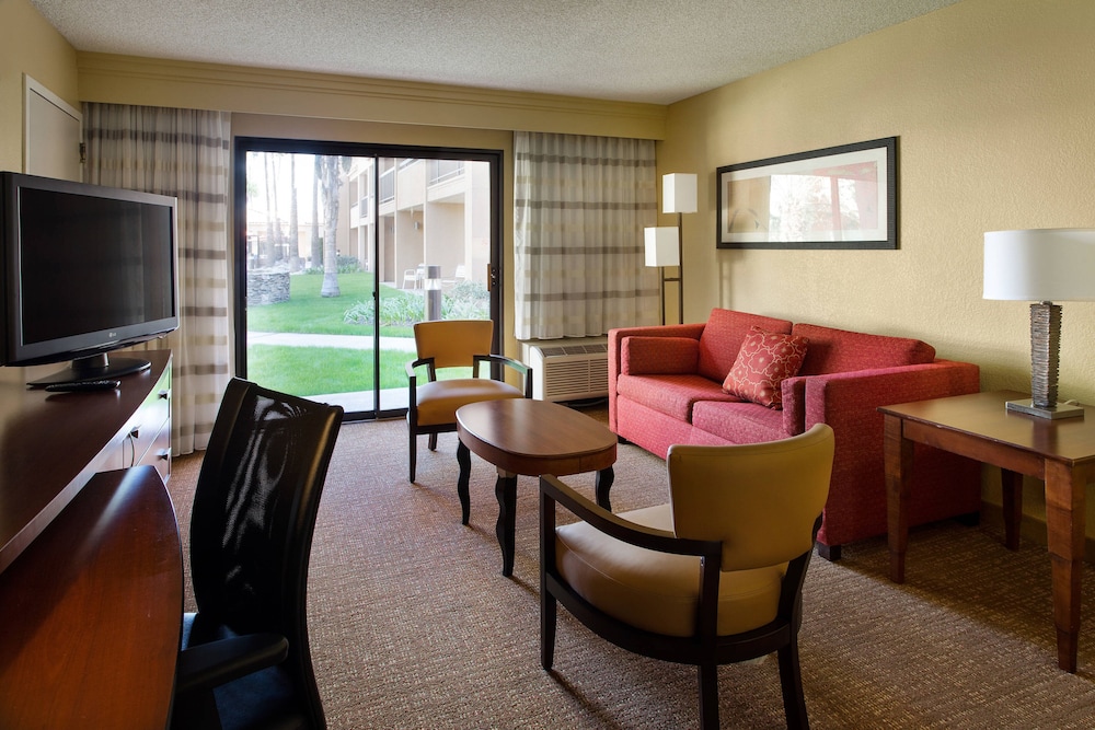Courtyard Anaheim Buena Park 25/42