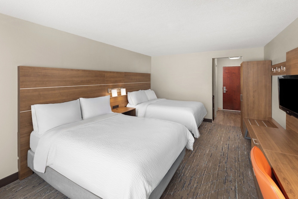 Holiday Inn Express Hotel Suites Frankfort 32/74