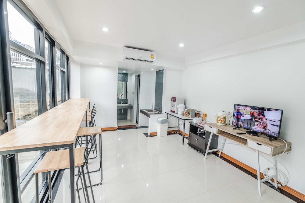 Don Muang Hotel 50/62