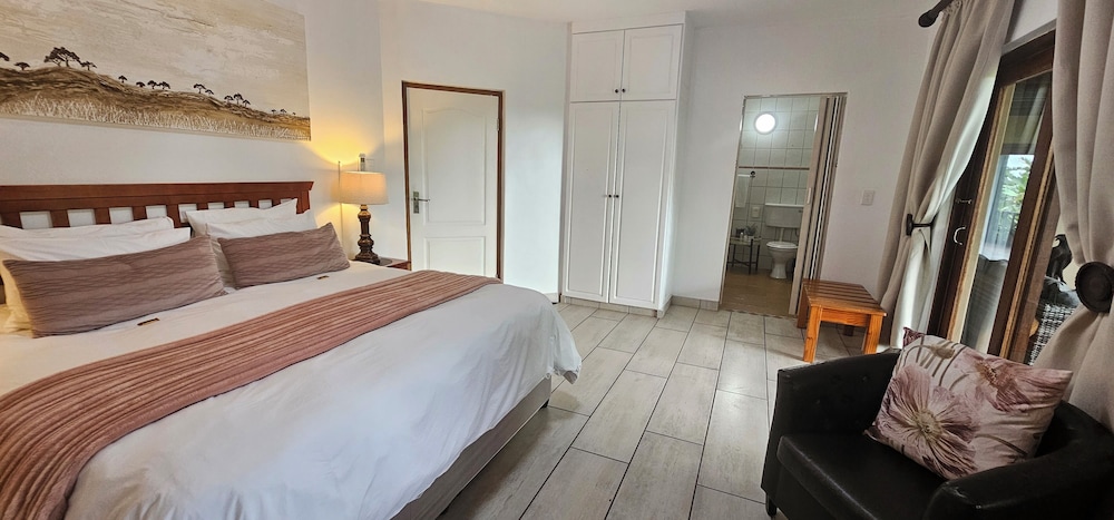 Room, Queen or Double Bed
