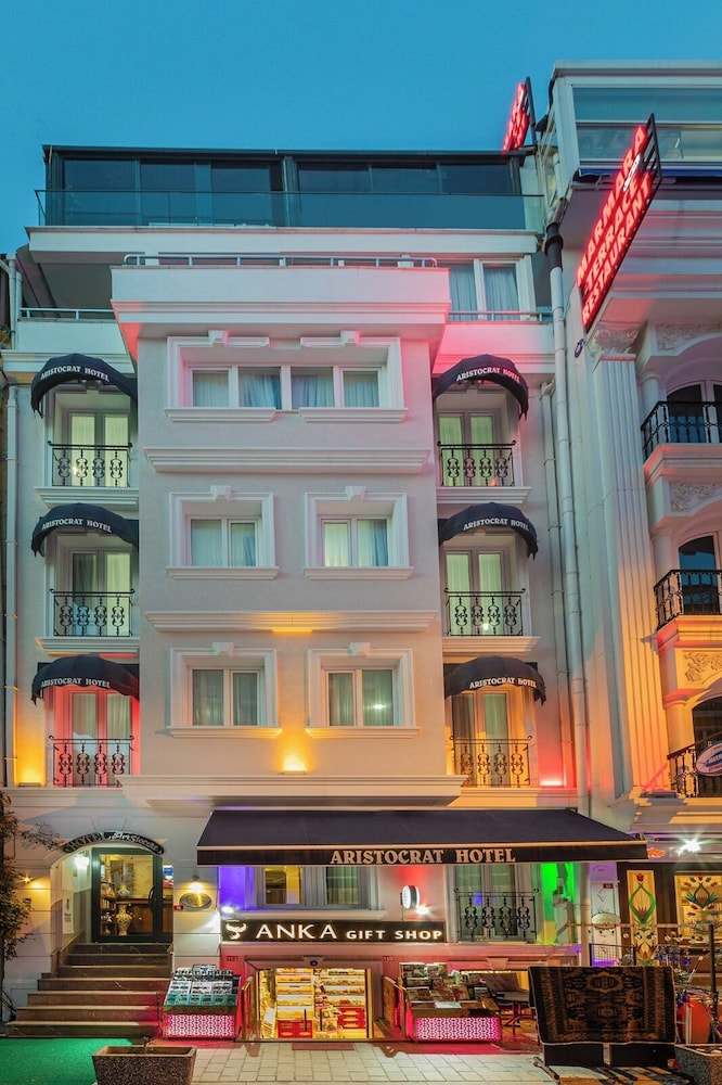 Aristocrat Hotel 2/68