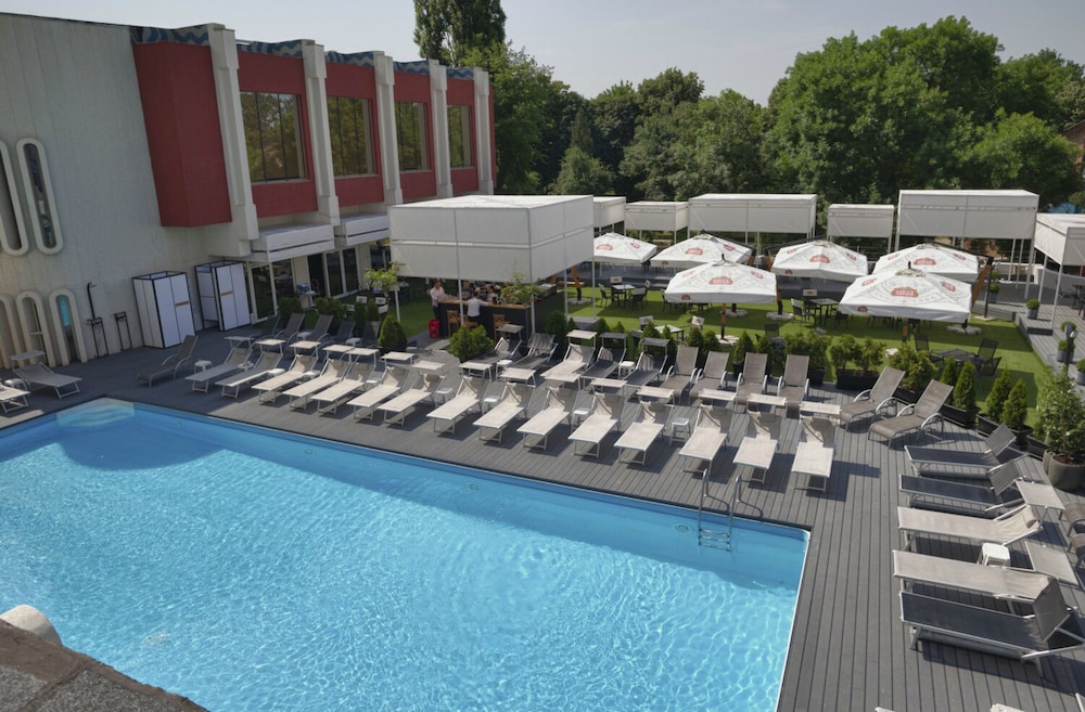 North Star Continental Resort 9/55