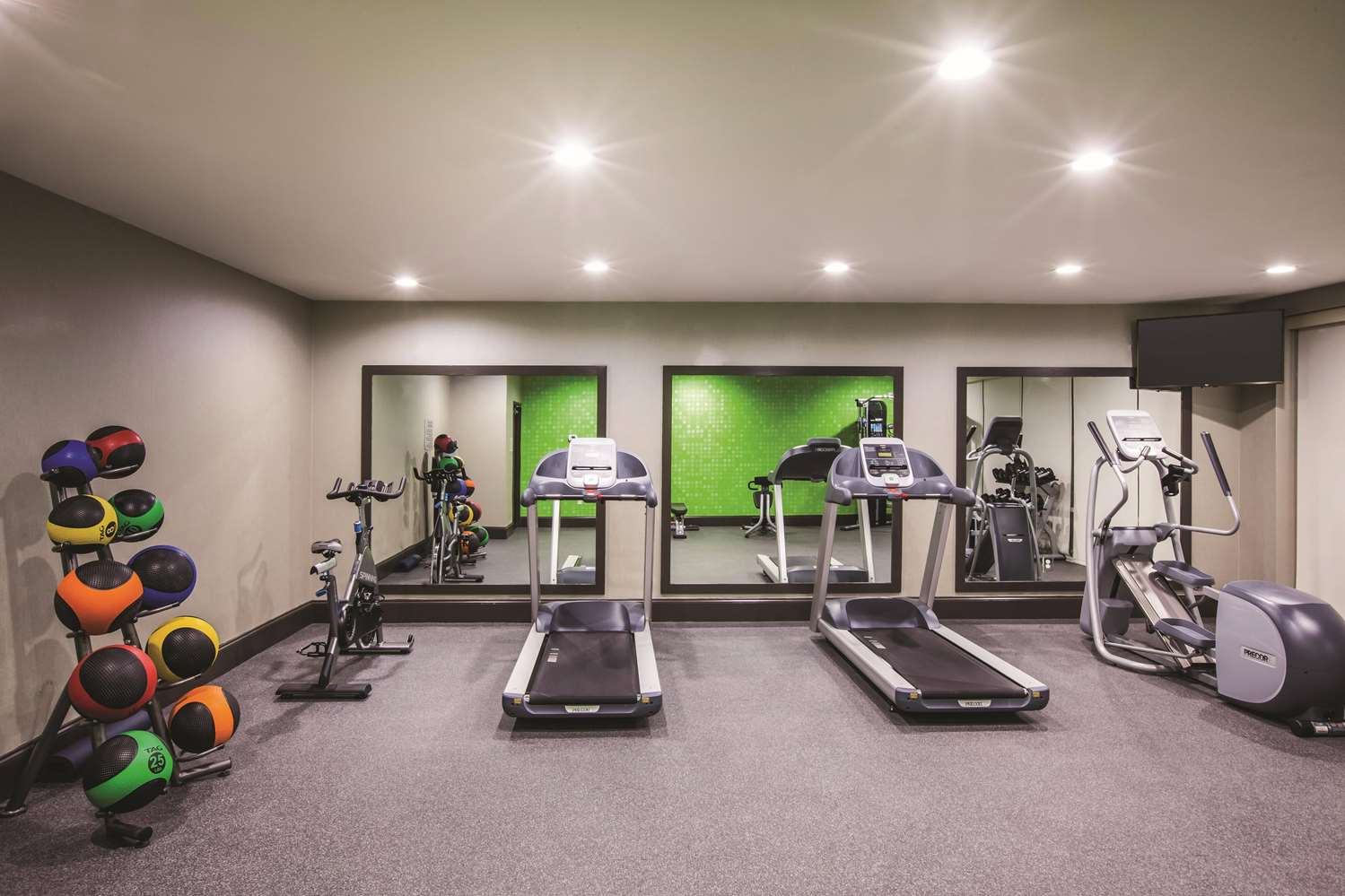 La Quinta Inn & Suites by Wyndham Baton Rouge - Port Allen 9/18