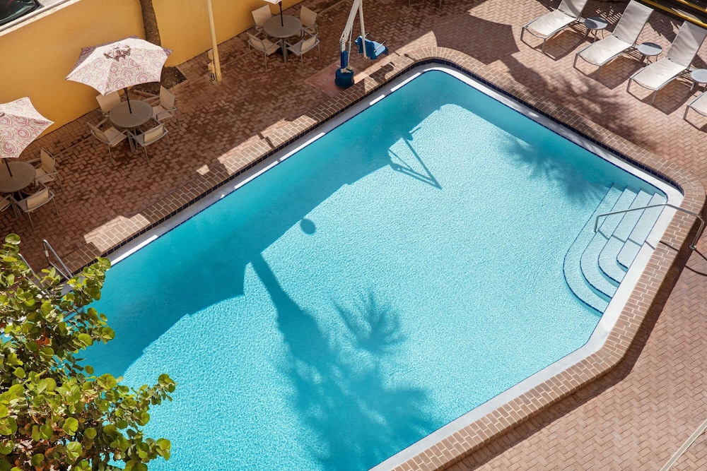 La Quinta Inn & Suites by Wyndham Cocoa Beach Oceanfront in COCOA BEACH - FL