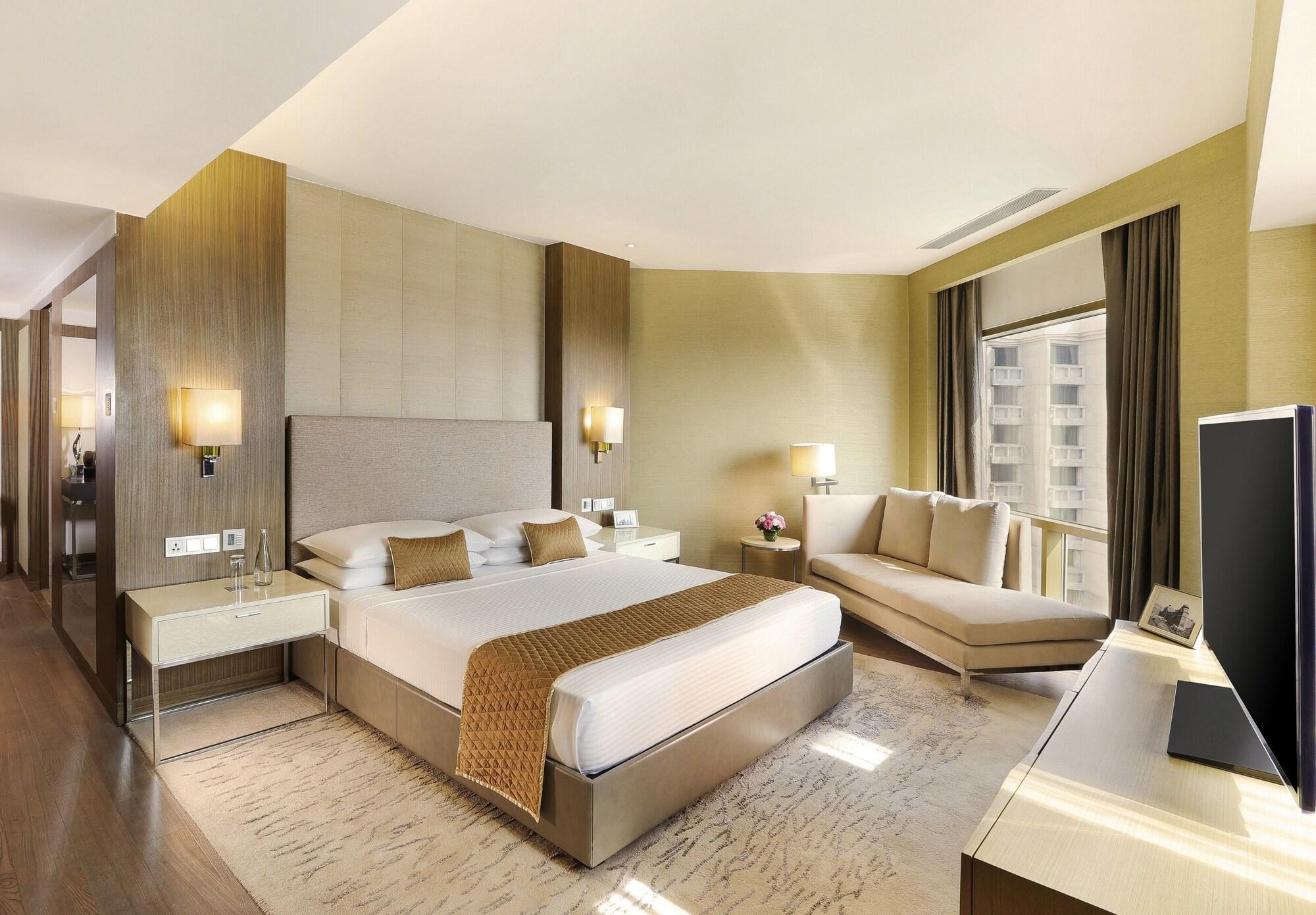 Diplomat, Suite