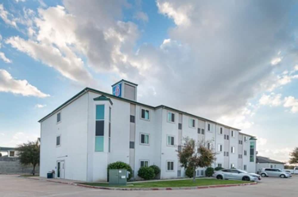 Motel6 Weatherford, TX 7/50