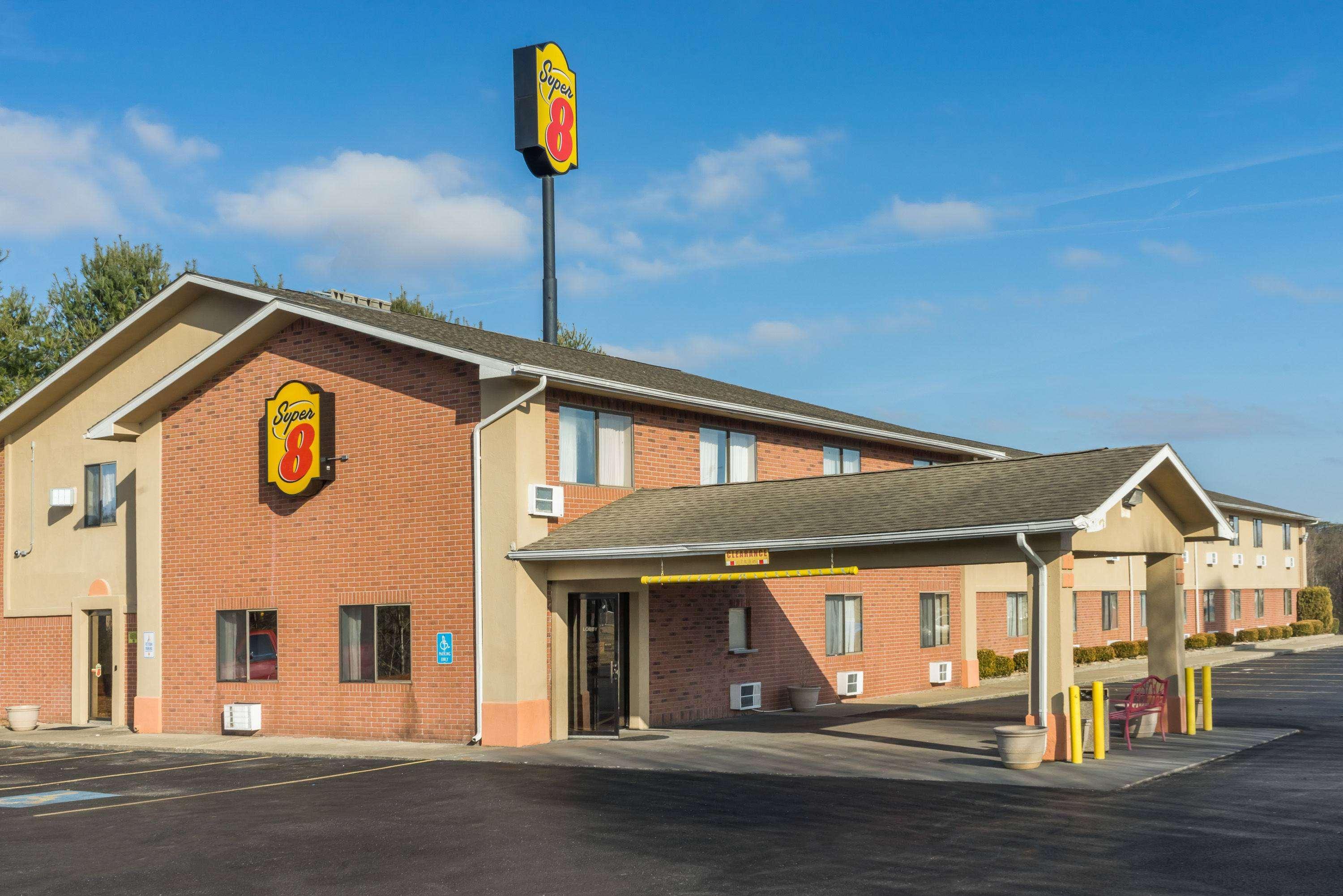 Super 8 by Wyndham Munfordville KY 26/27