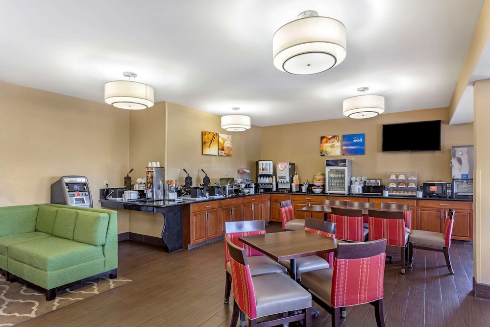 Comfort Inn Gurnee near Six Flags 29/35