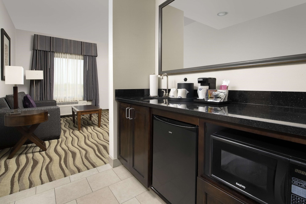 Hampton Inn and Suites Tupelo Barnes Crossing 11/50