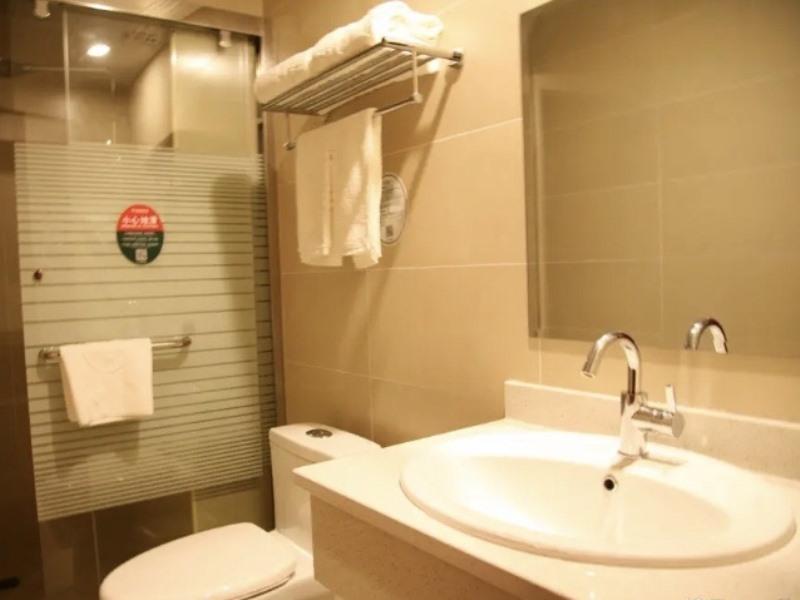 GreenTree Inn Taiyuan East Binhe Road Xiaodian High Speed Mouth Express Hotel 37/40