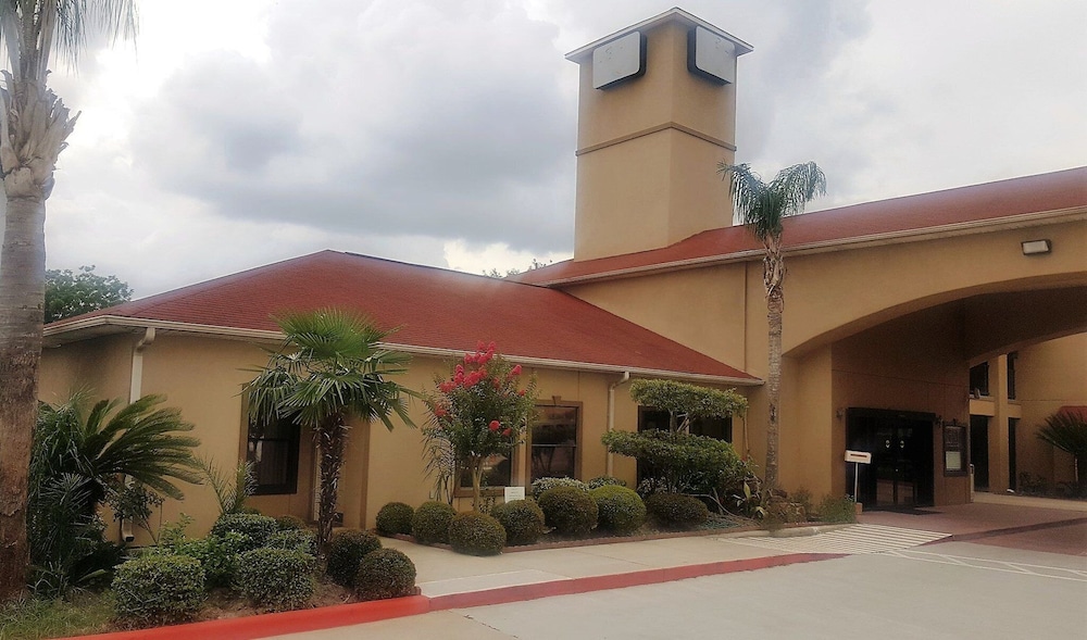 Red Roof Inn & Suites Houston Humble/Iah Airport 3/19