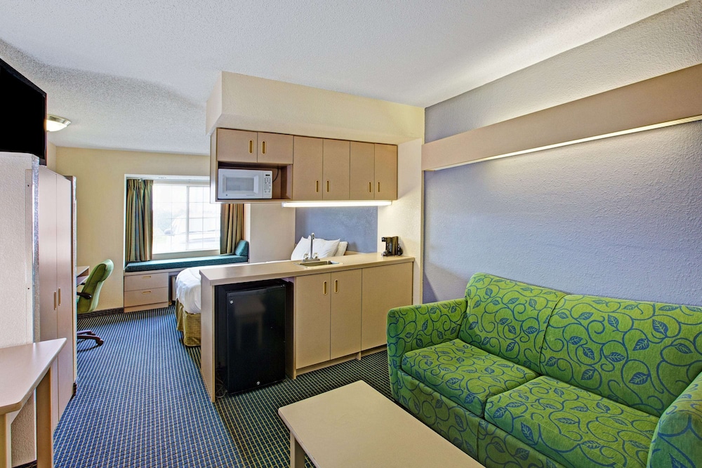 Microtel Inn & Suites by Wyndham Statesville 12/43