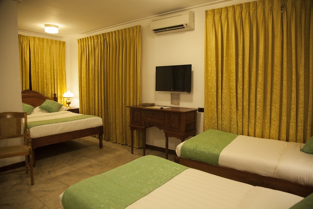 Hotel Felicidad 9/69