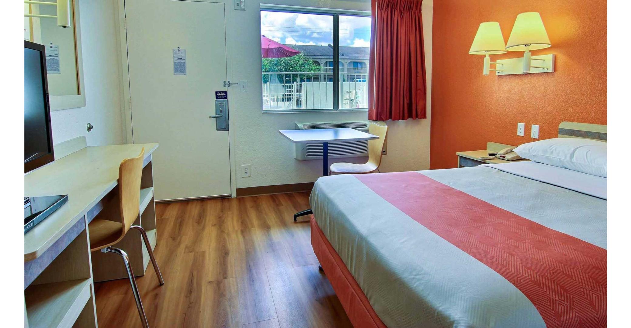 1 Full Bed - Mobiility Access Tub Micfridge
