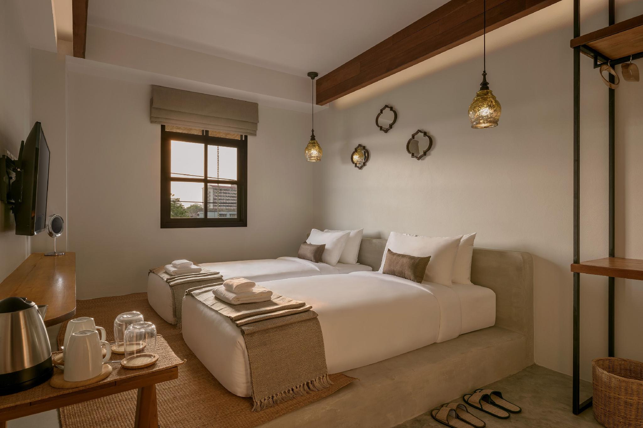 1 BEDROOM, COMFORT, TWIN BEDS, CITY VIEW