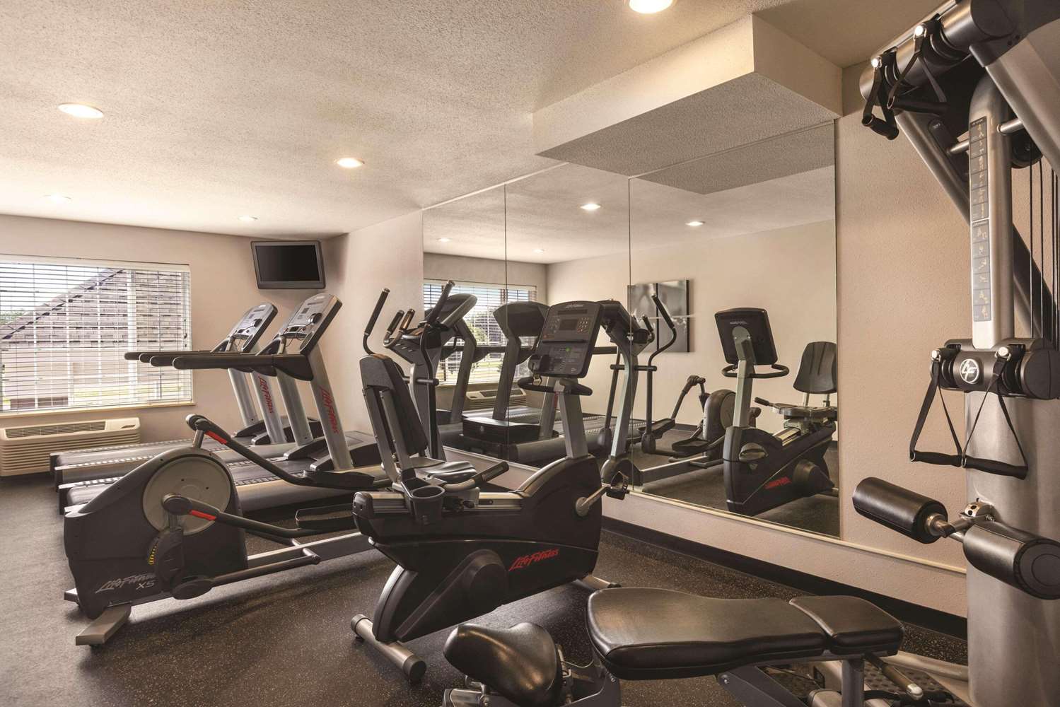 Country Inn & Suites by Radisson, Albert Lea - Austin 18/35