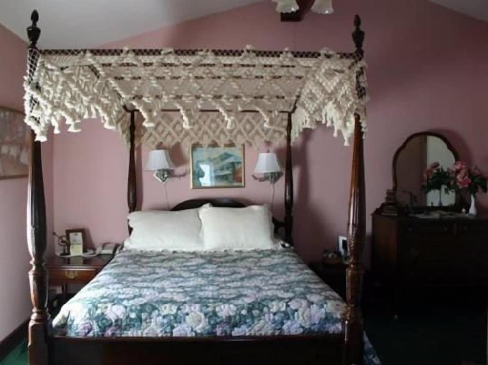 WoodStock Inn 15/43