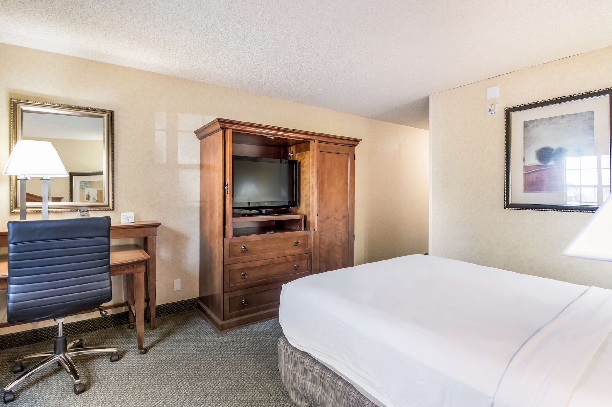 ROOM, QUEEN BED, ACCESSIBLE