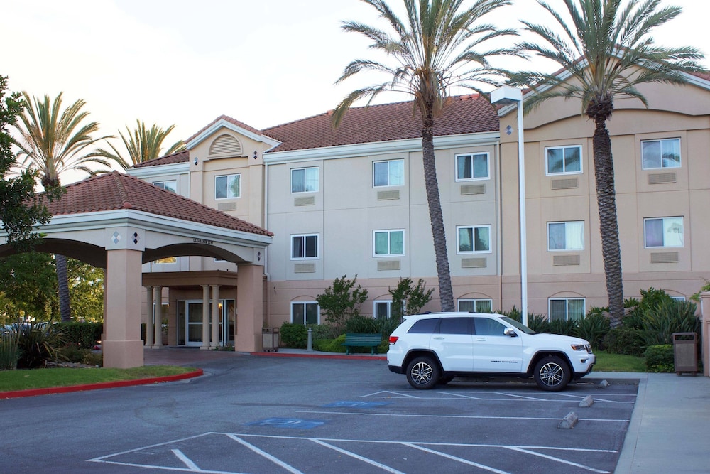 Fairfield Inn Suites San Francisco San Carlos 42/50