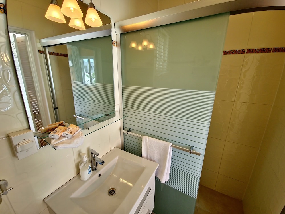 Adonai Hotel Boutique Bed And Breakfast 90/93
