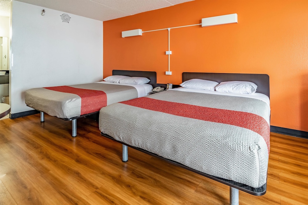 Motel6 Joliet, IL - I-80 22/58