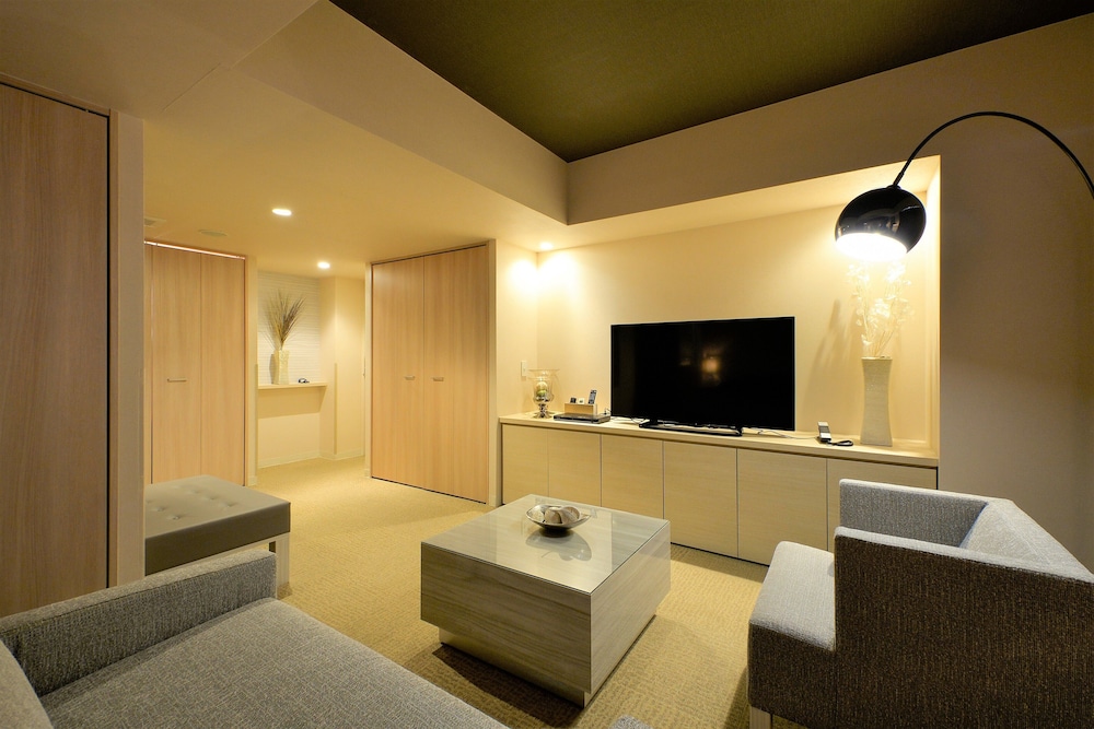 Roppongi Hotel S 48/75