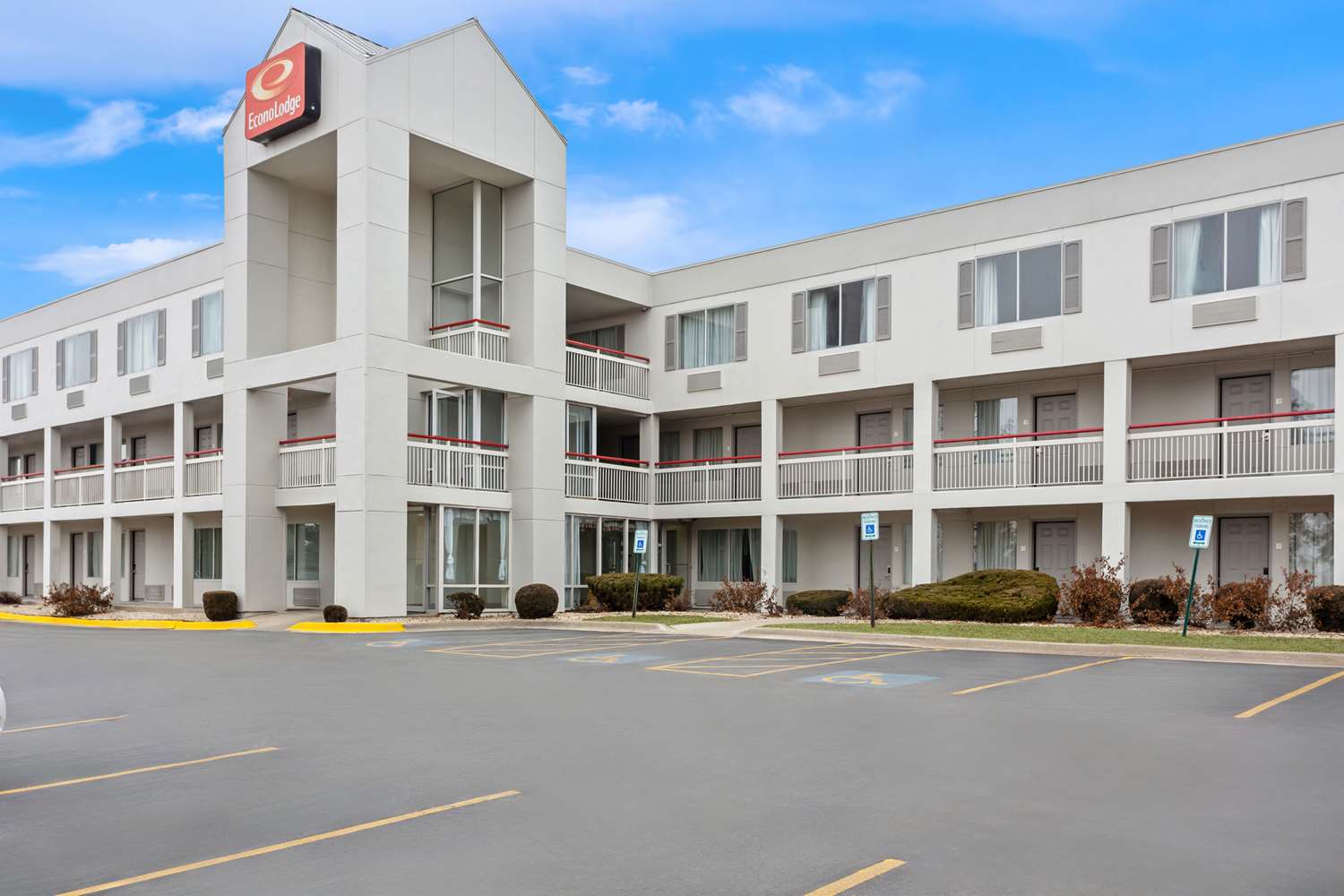 Econo Lodge Willowbrook 8/8