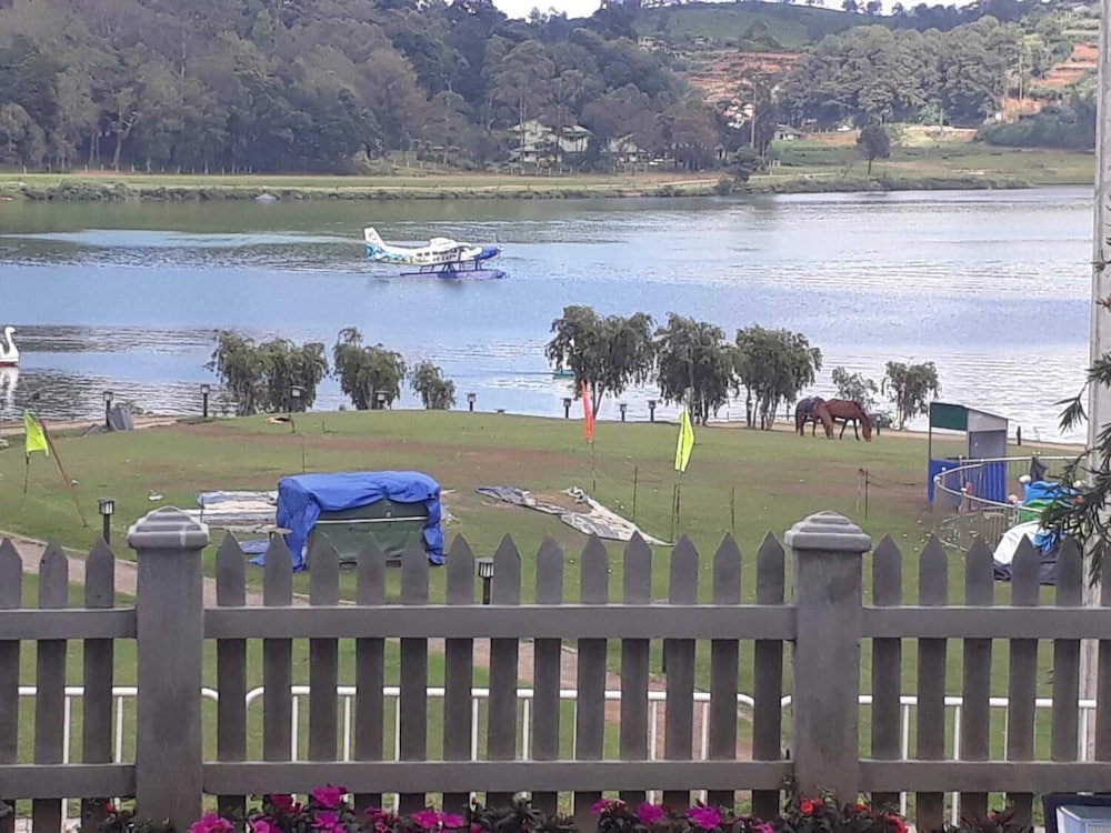 Royal Lake Hotel 27/33