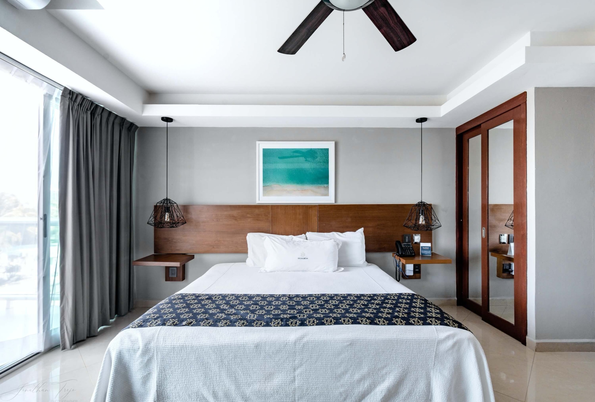 STANDARD, KING BED, LAGOON VIEW