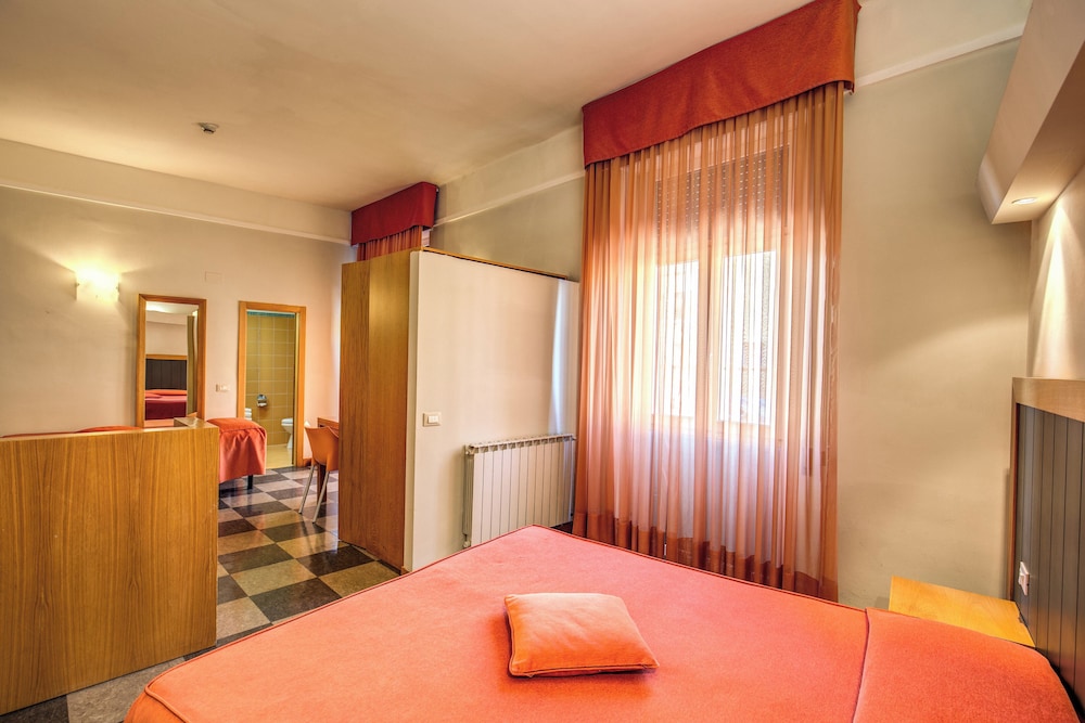APARTMENT, KITCHENETTE