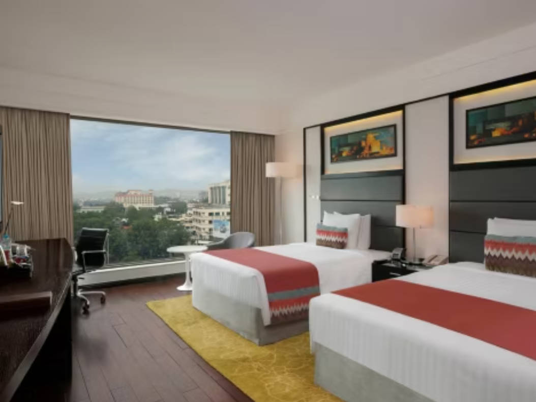 Room, Twin Beds, Smoking