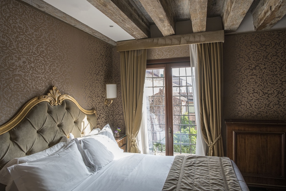 COMFORT, DOUBLE BED