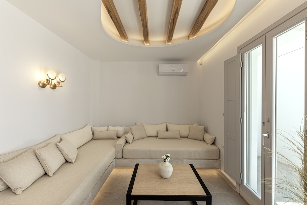 Alafropetra Luxury Suites 32/49