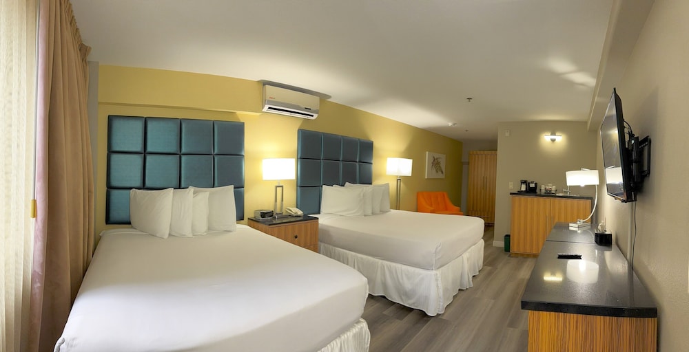 DELUXE, 2 QUEEN BEDS
