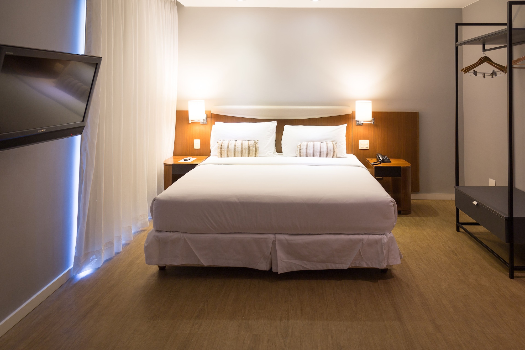 MASTER, SUITE, BATHTUB
