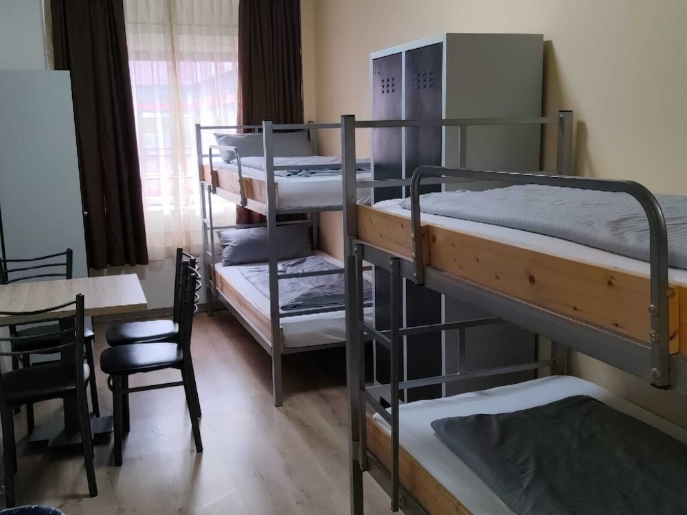 Low Budget Hostel 13/53