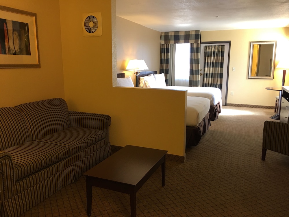Holiday Inn Express Fallon 44/81