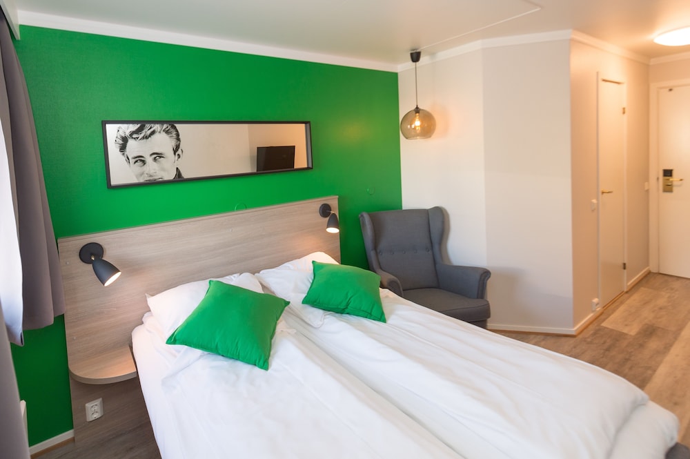Moderate, Twin Beds