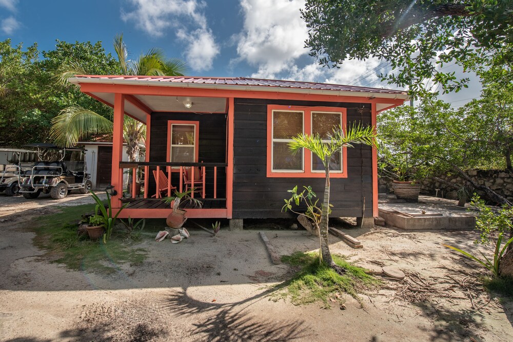 Bella Vista Guesthouse Cabins 8/84