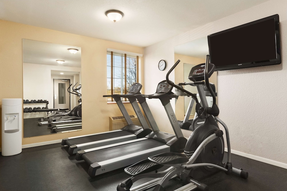 Country Inn & Suites By Radisson, Eagan, MN 17/35
