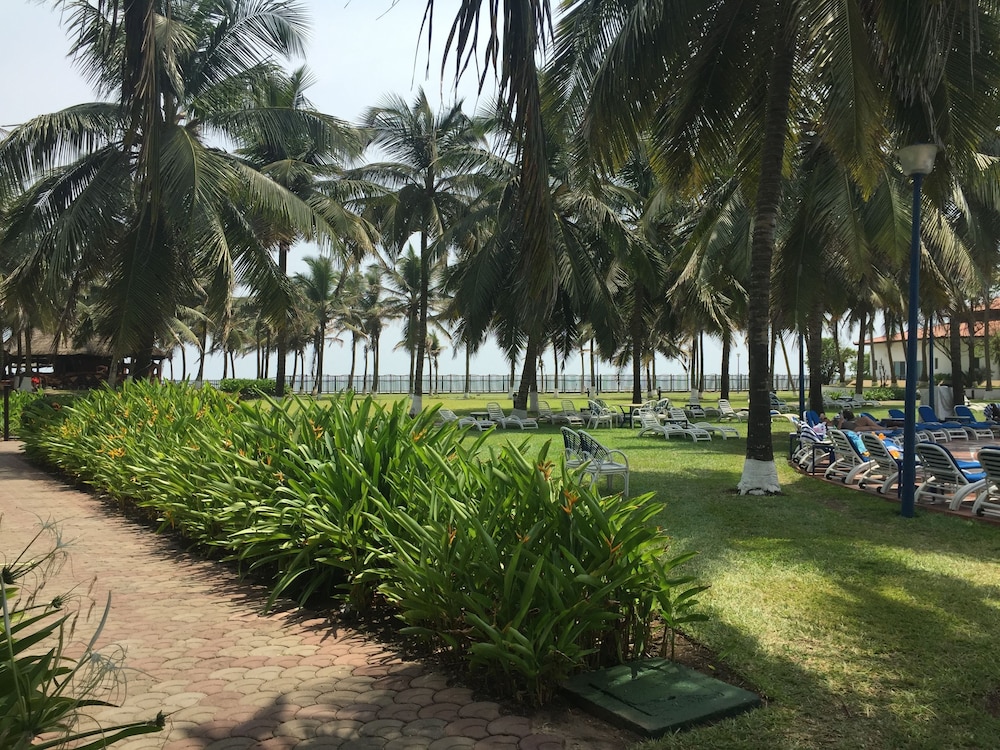 La Palm Royal Beach Hotel 64/68