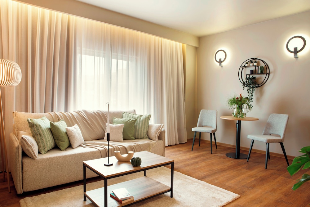 Zeus Essence Bucharest, Trademark Collection by Wyndham 45/65