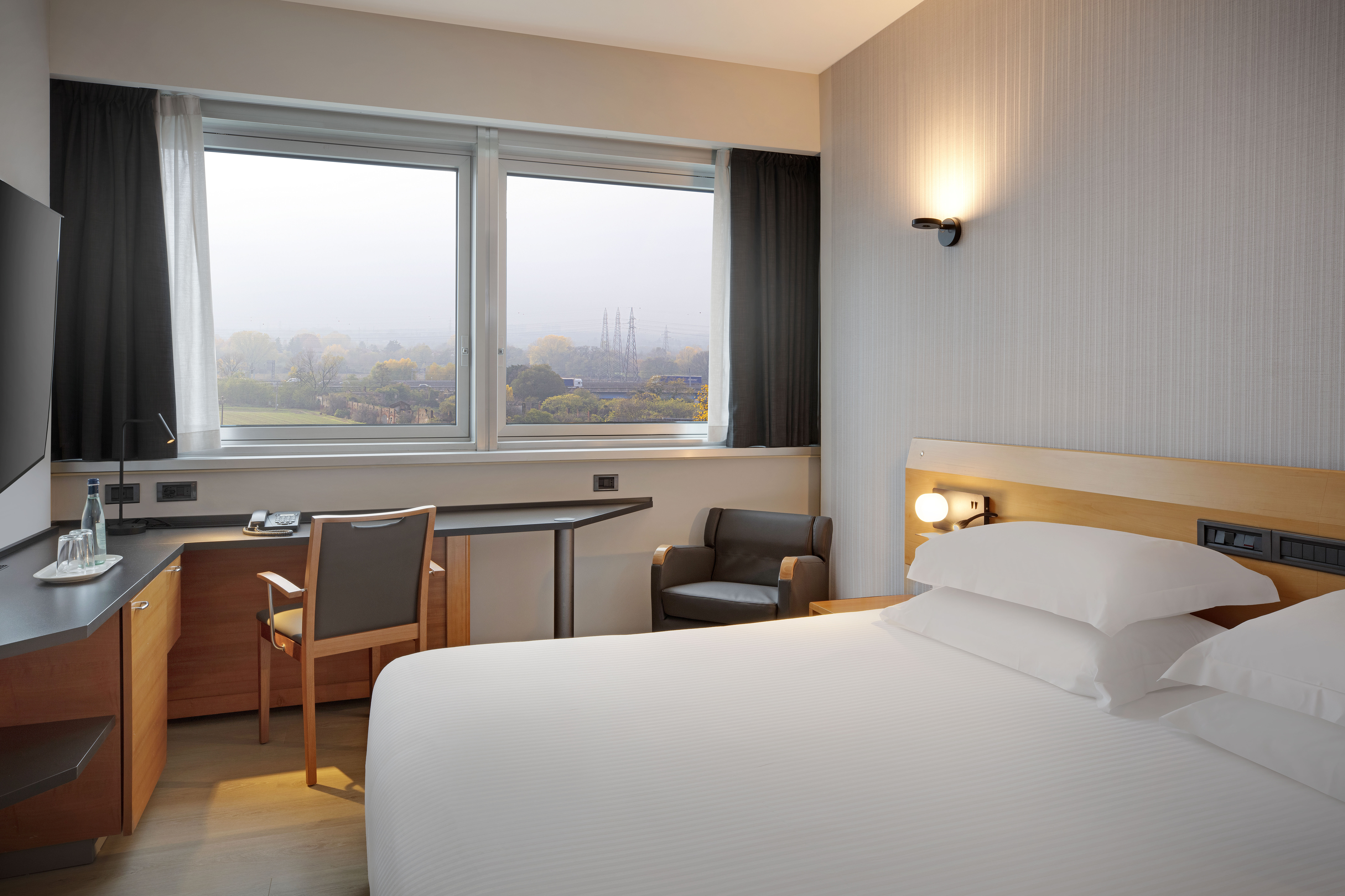 غرفة بريميوم بسرير كوين، Crowne Plaza Hotel Milan Linate 3/5