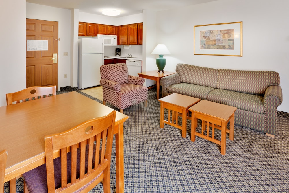 Staybridge Allentown Bethlehem Airport Suites 33/69